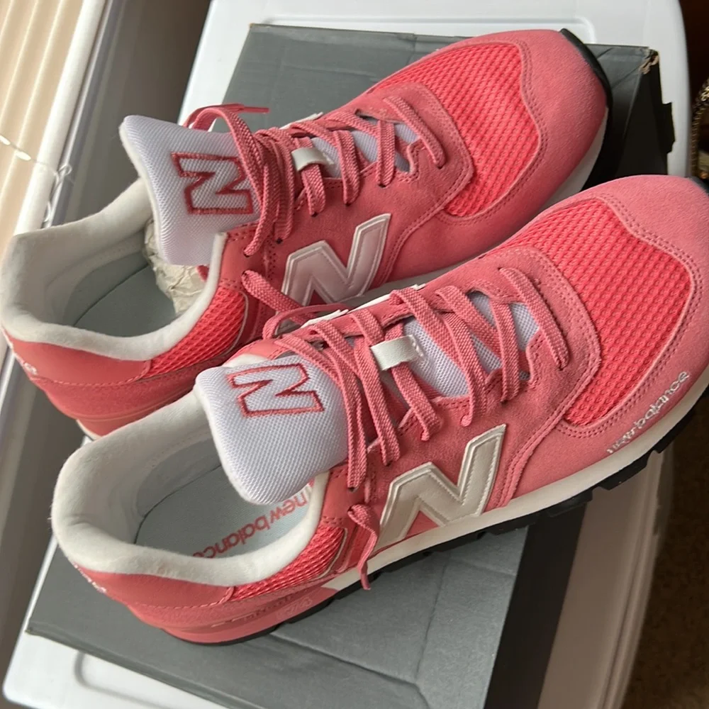 New Balance - Picture 2 of 7